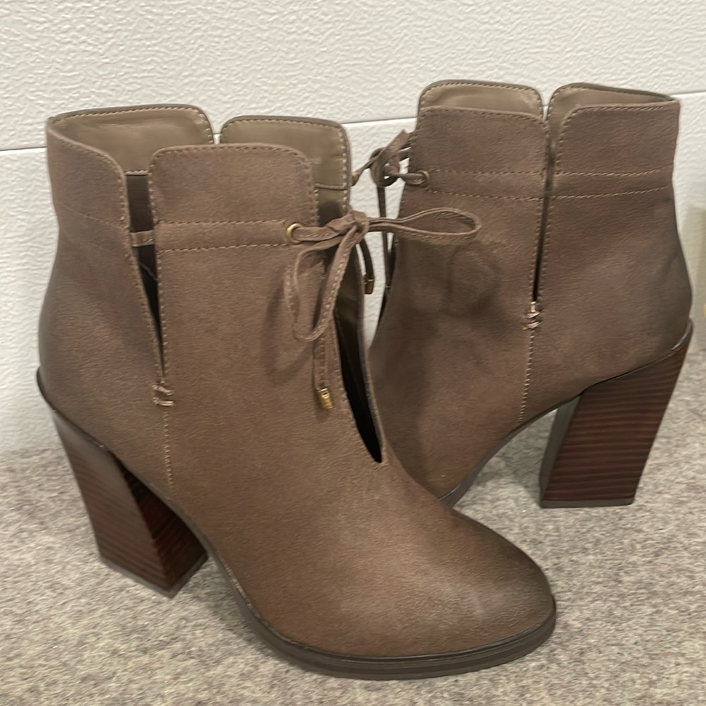 Sbicca Chickflick Ankle Bootie, Taupe - NWT